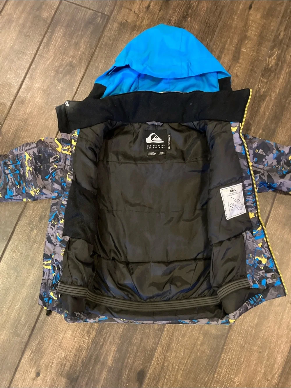 Quiksilver | Hooded Snowboard/Ski Jacket (size 6-7Y)